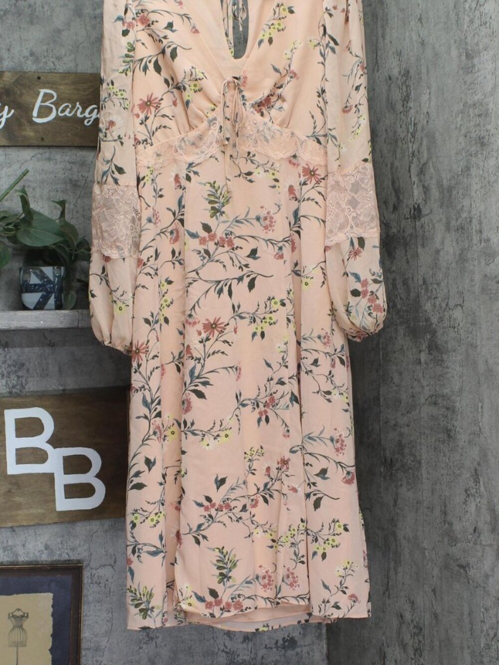 Pink Tinsel Juniors V Neck Scallop Lace Trim Floral Print Midi Dress Sz M